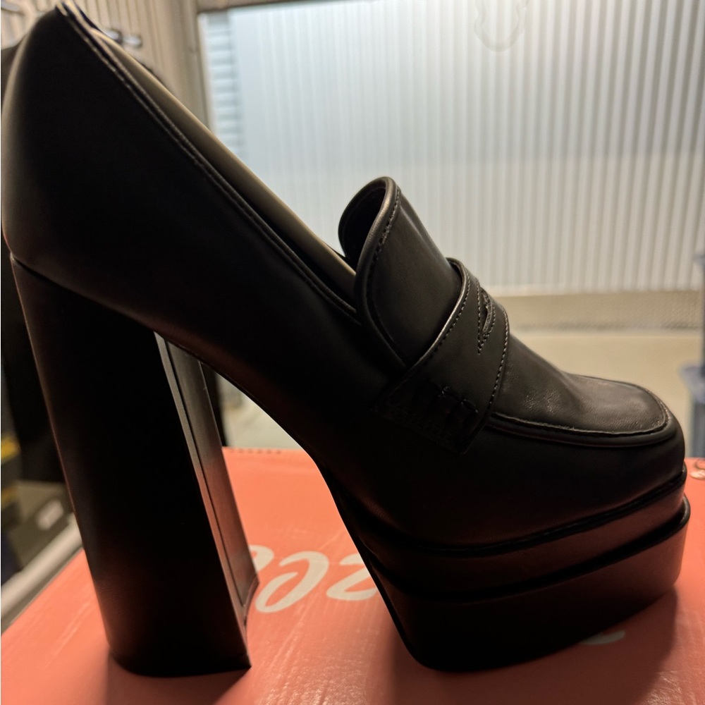 DOLLS KILL-Platform Loafers.